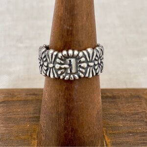 Carolyn Pollack Ring Size 6 Sterling Floral Buckle Signed Stacker Band